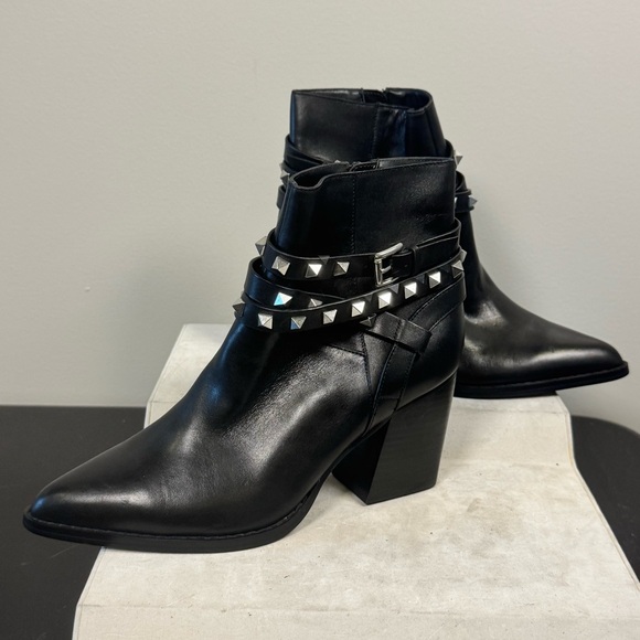 Steve Madden Cala Black leather boots for women, size 7.5
NWOT - Picture 5 of 12